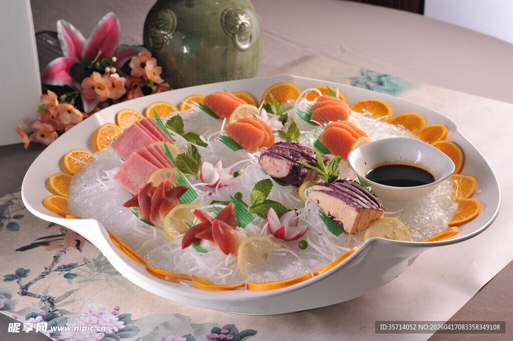 精美刺身拼盘色彩诱人