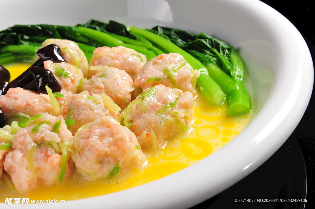 金汤虾仁配时蔬