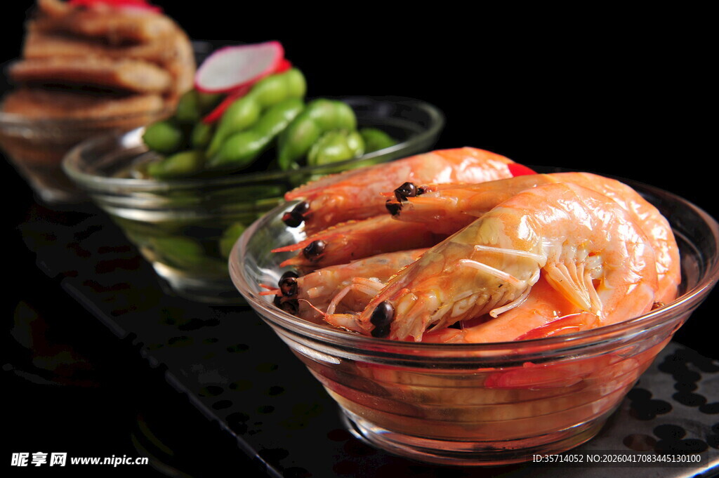 美味鲜虾搭配多样蔬菜