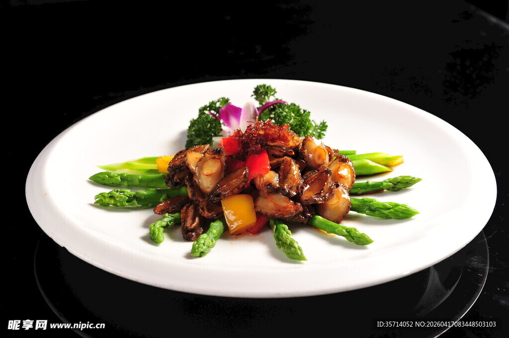 美味芦笋配多彩肉类拼盘