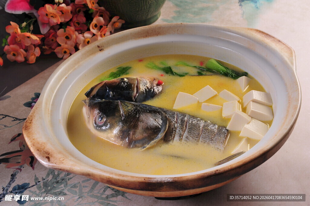 砂锅鱼头豆腐汤美食图