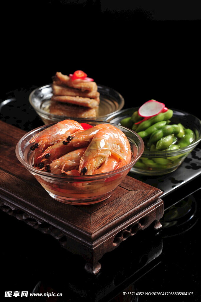 精致海鲜与小菜拼盘