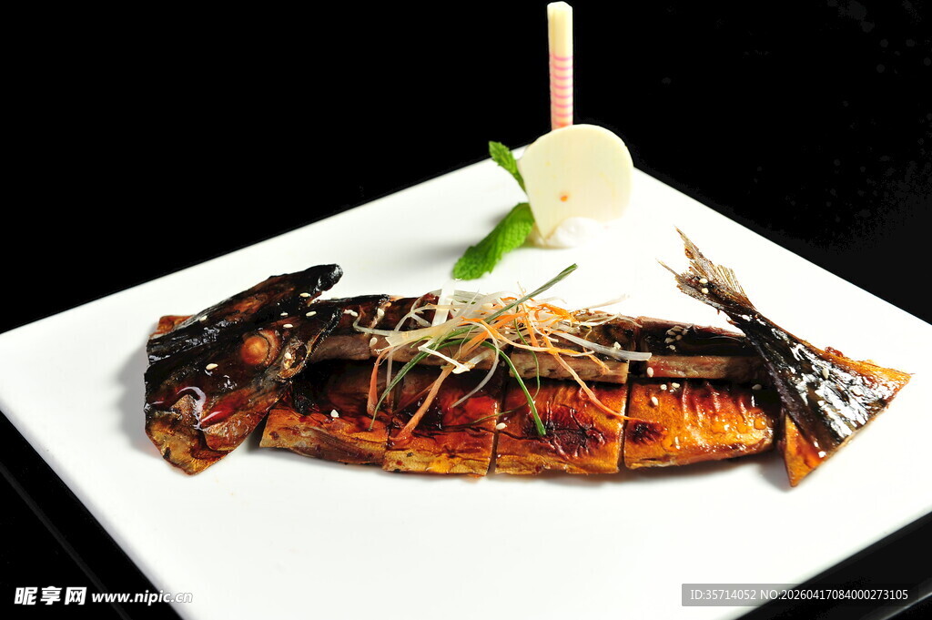 香煎秋刀鱼摆盘精致