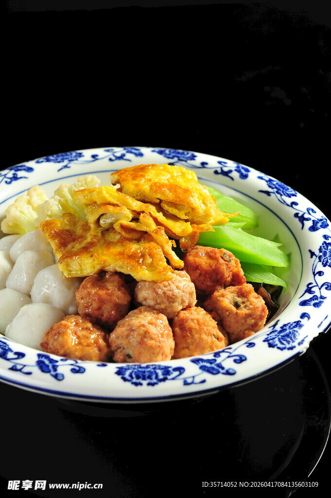 传统中式碗装美味肉圆