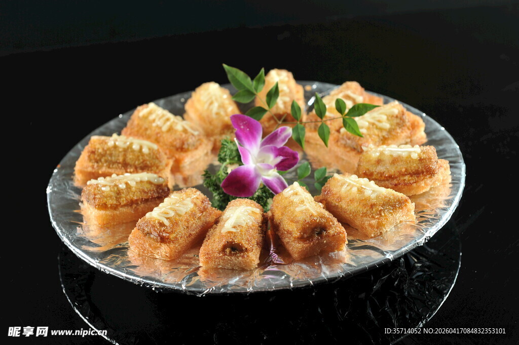 精致油炸卷摆盘点心