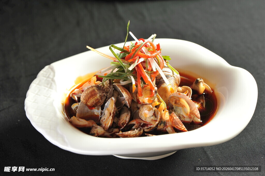 美味酱汁拌制花甲海鲜