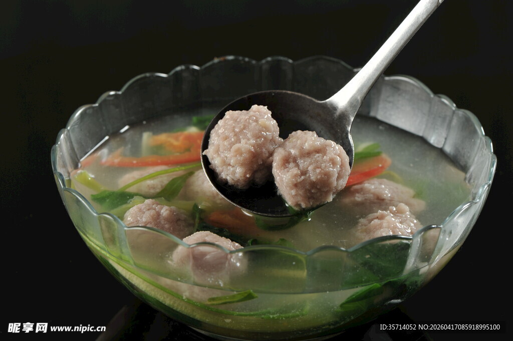 鲜美肉丸蔬菜汤