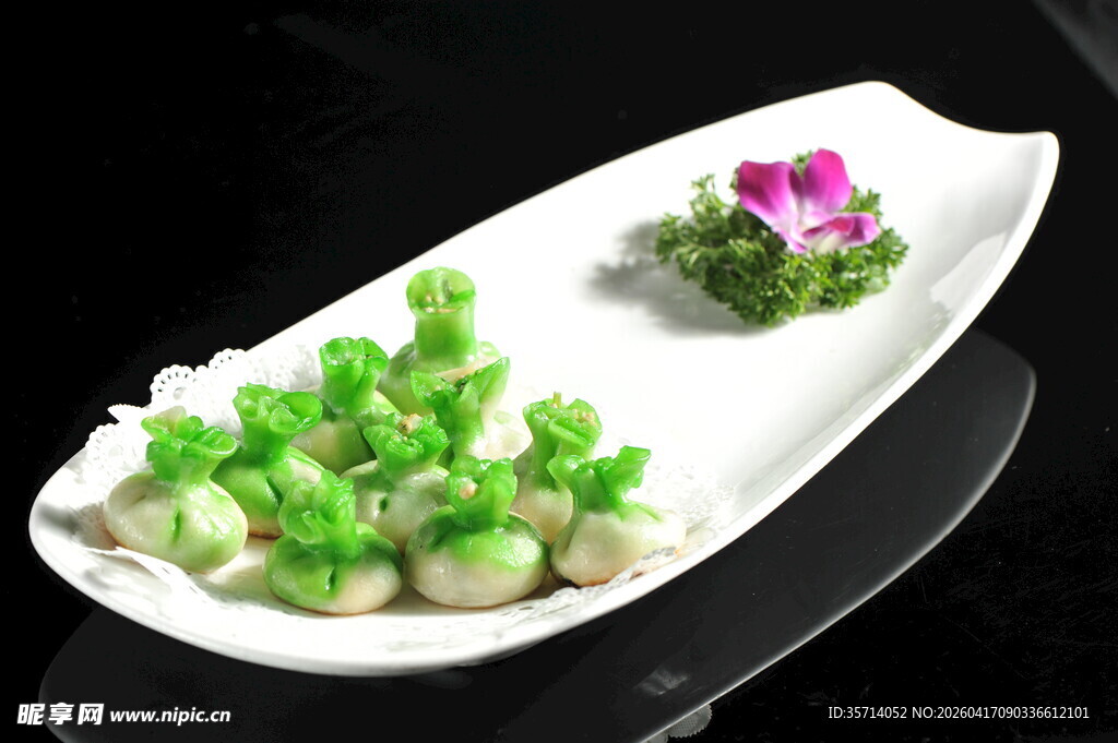 翡翠菜心摆盘精致