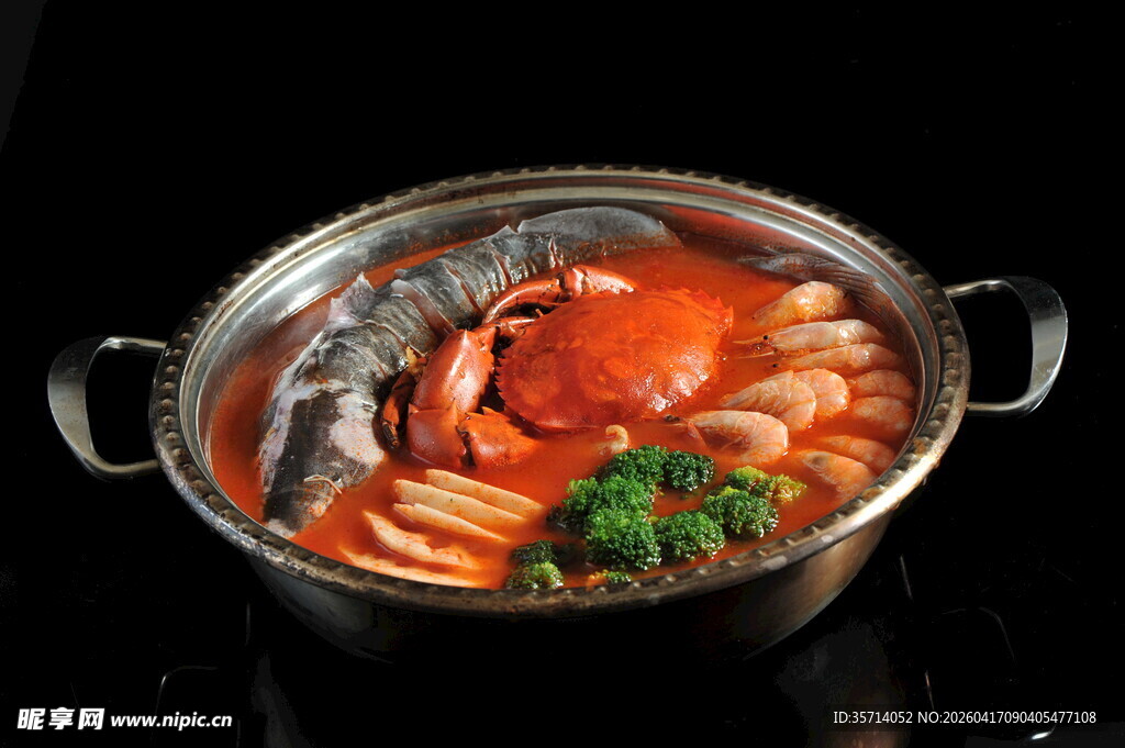 海鲜火锅食材丰富诱人