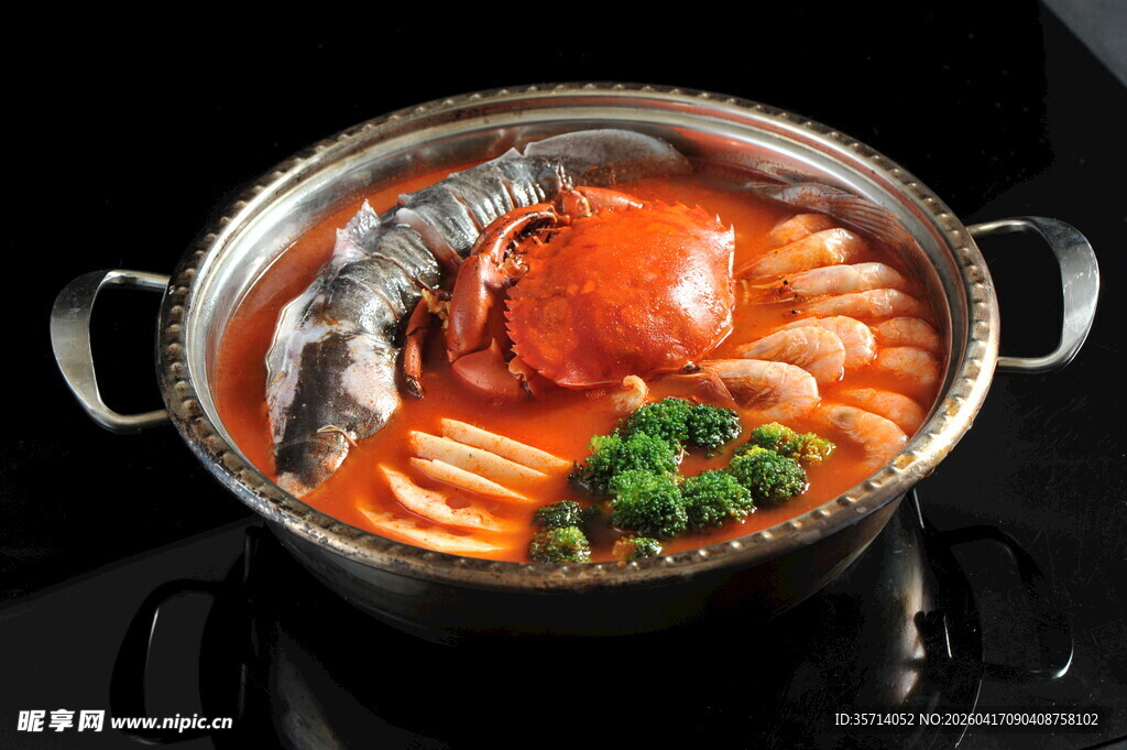 海鲜火锅食材丰富诱人