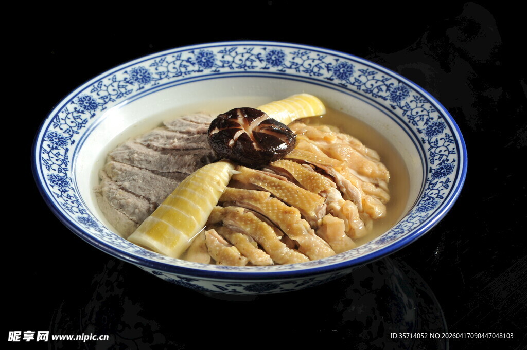 传统美味蒸咸鸡