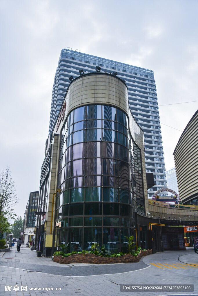 现代都市玻璃幕墙建筑