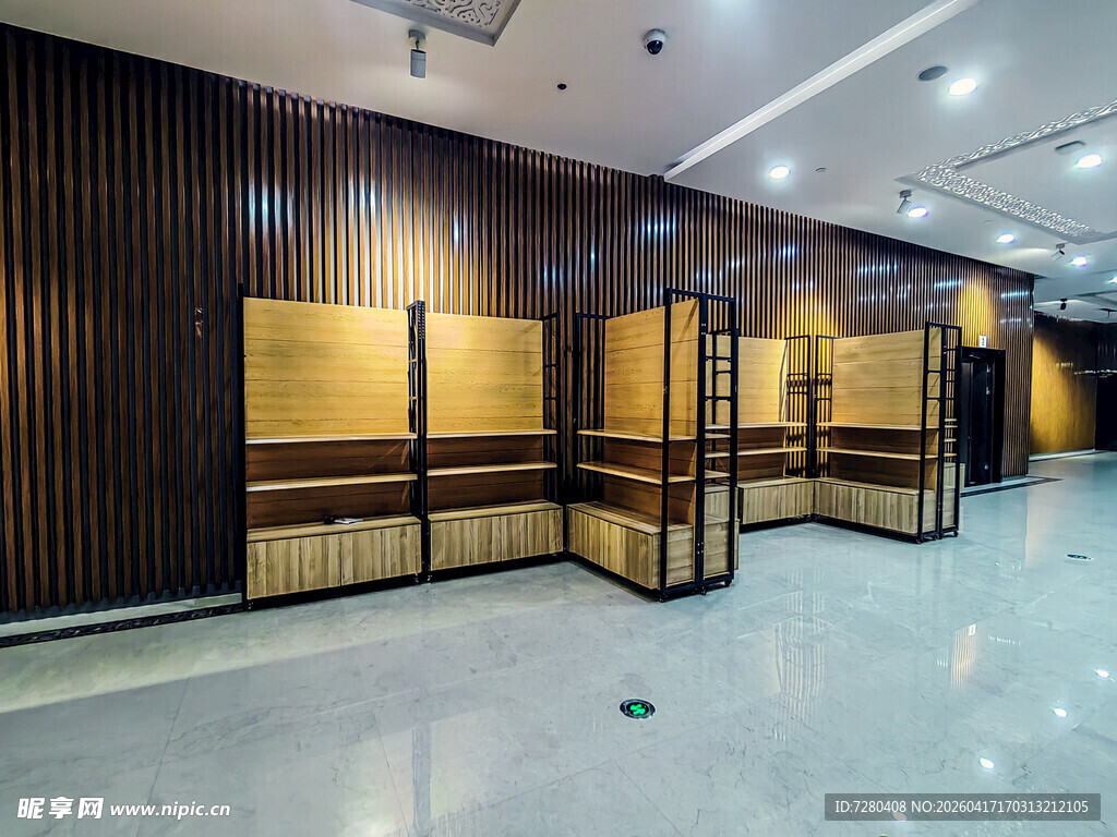 现代风格宽敞室内隔断空间
