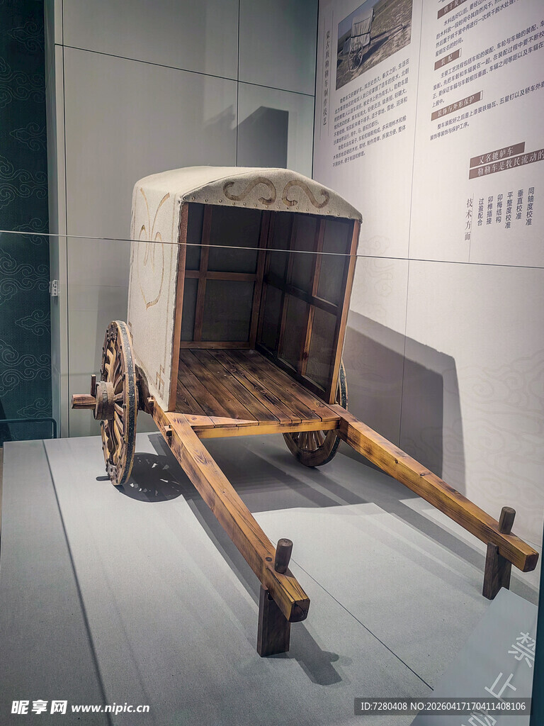 古代木制双辕车展示