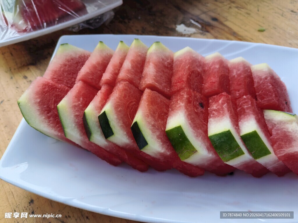西瓜切片摆盘展示