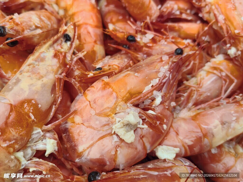 新鲜大虾堆叠展示