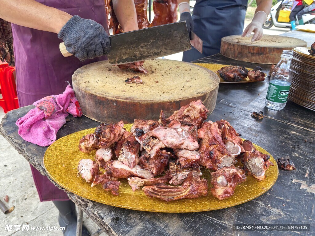街头切分美味烤肉