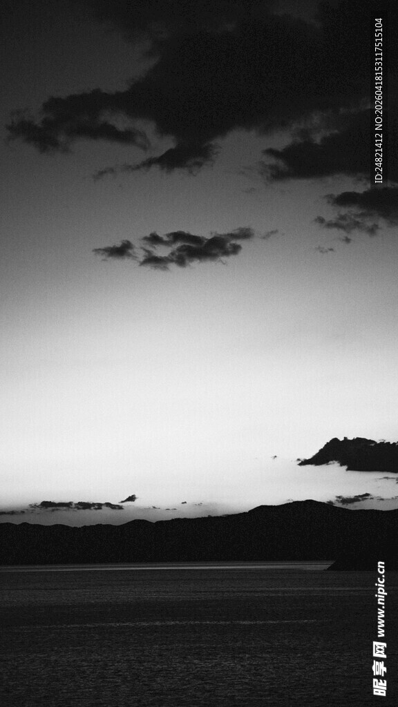 黑白黄昏天际景观
