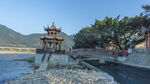 河畔古亭美景