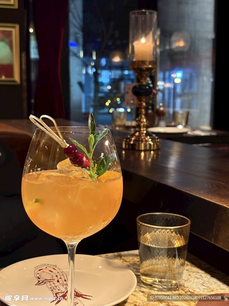 酒吧中的精致鸡尾酒