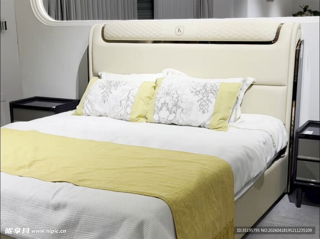 简约时尚卧室双人床