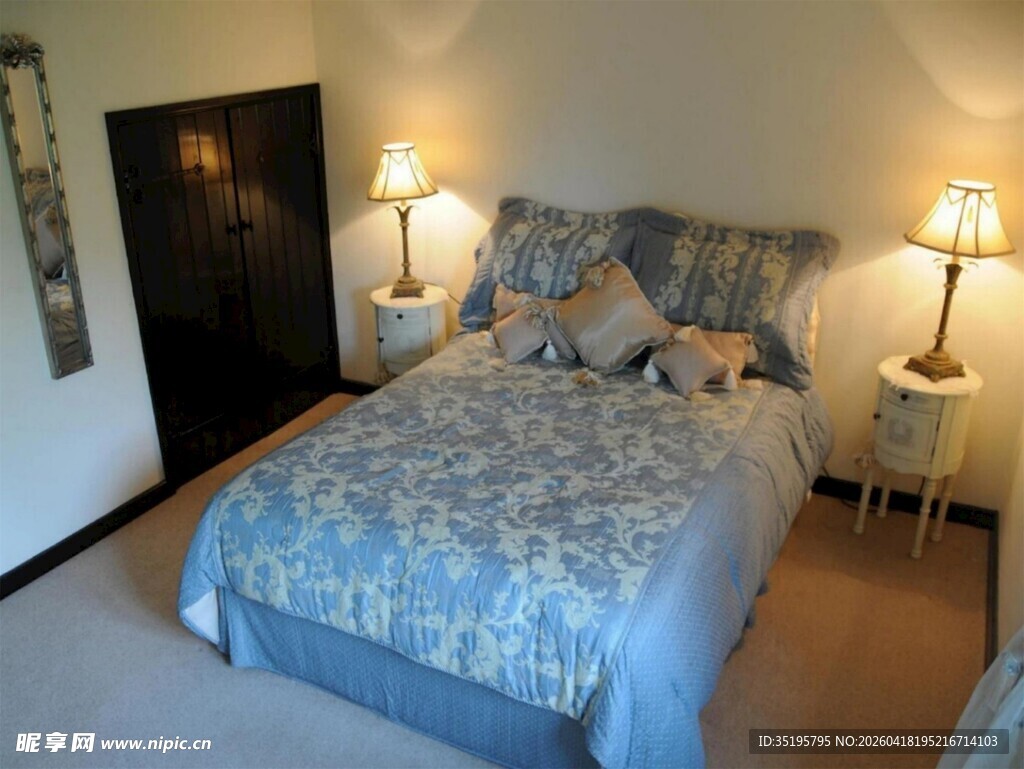 温馨雅致的卧室场景