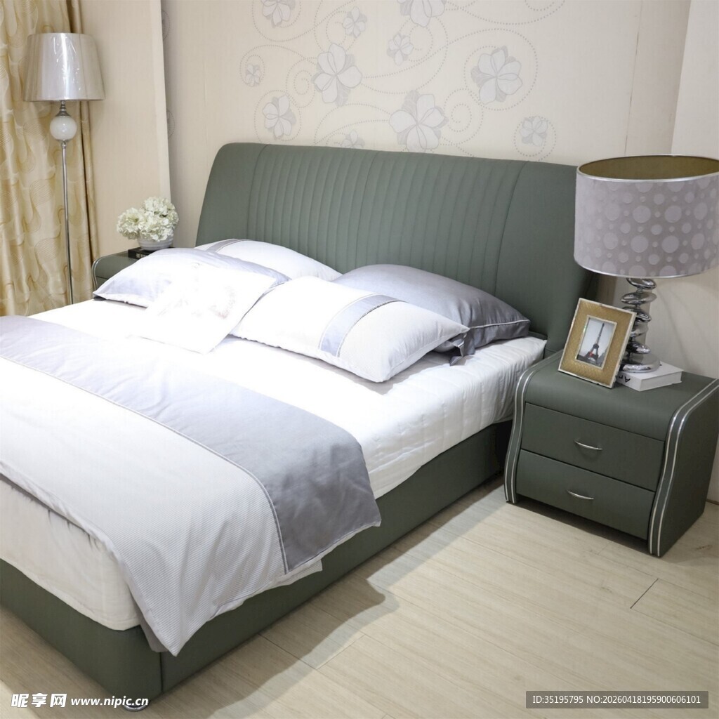 现代简约风格卧室床具