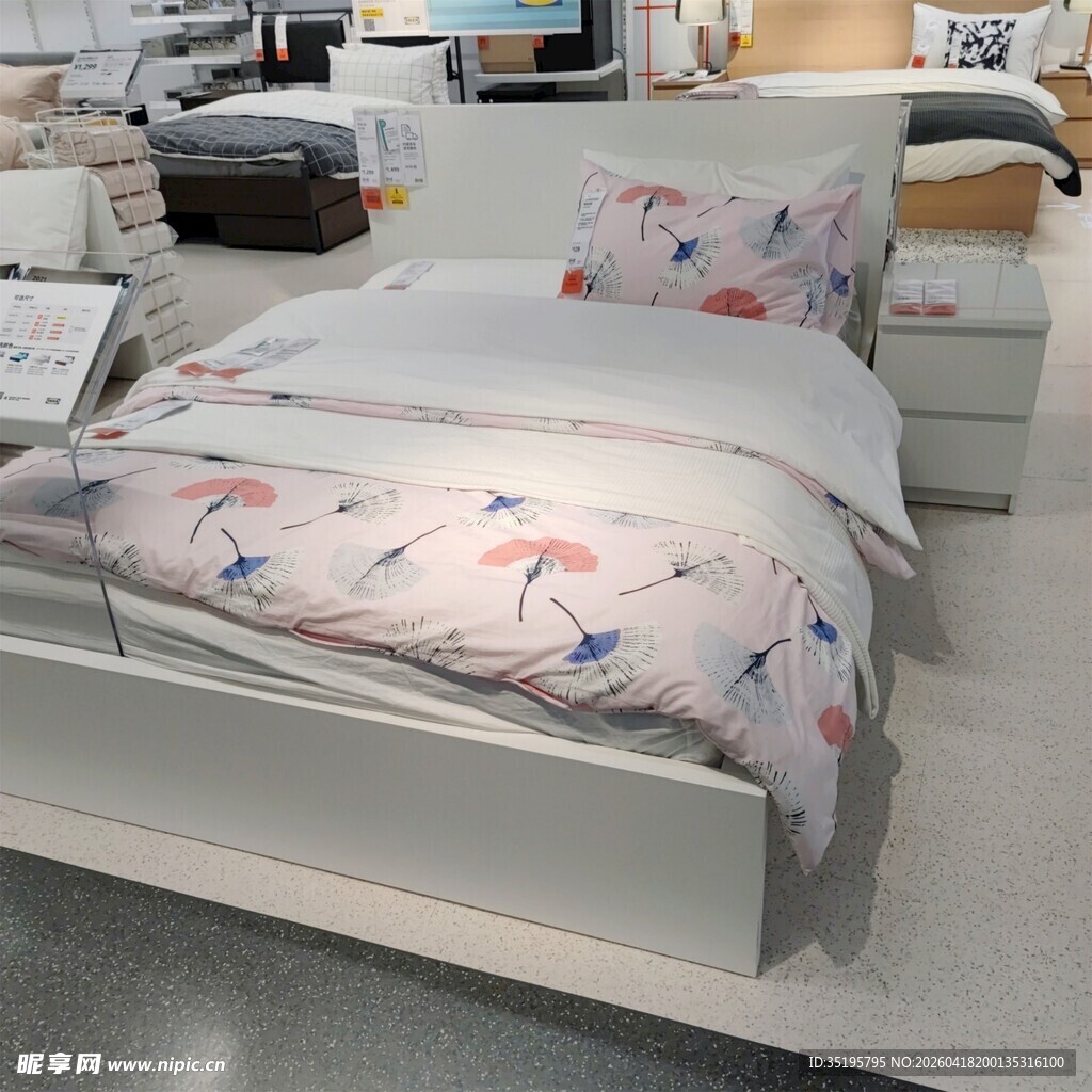 简约风格卧室床品展示