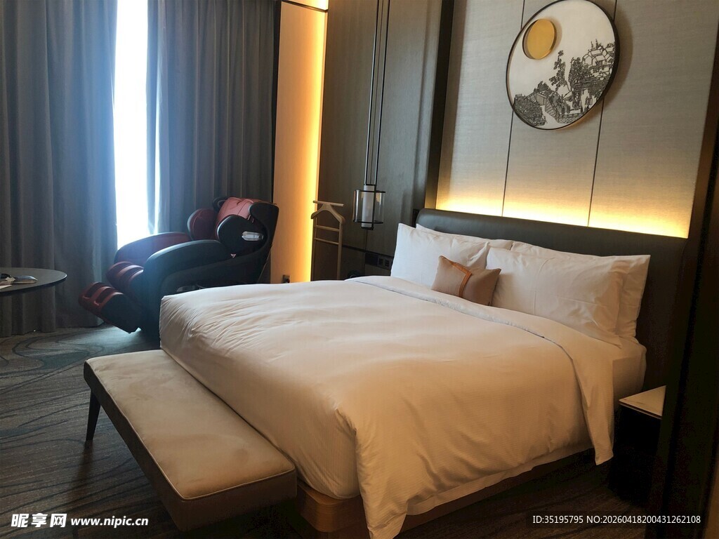 温馨舒适的酒店客房场景