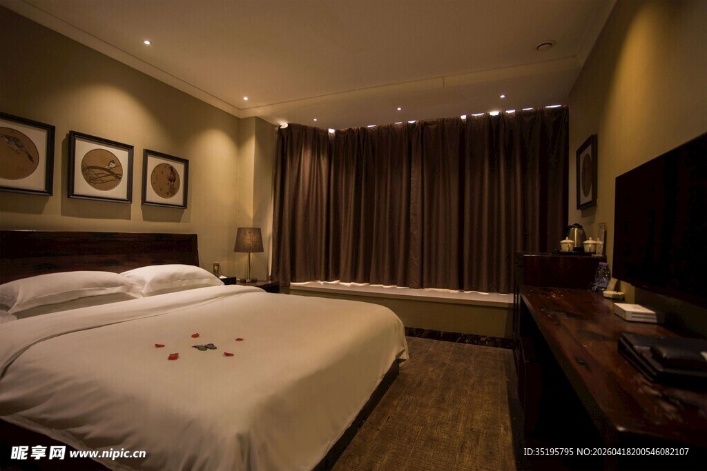 温馨舒适的酒店卧室空间