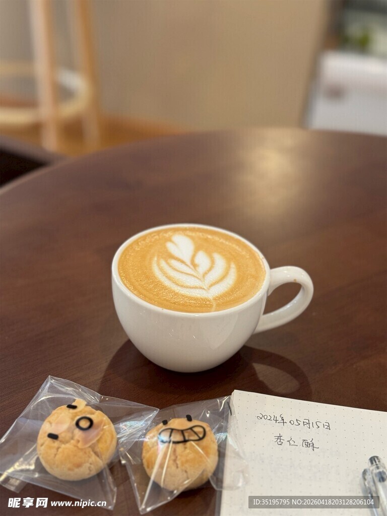 温馨咖啡配可爱点心