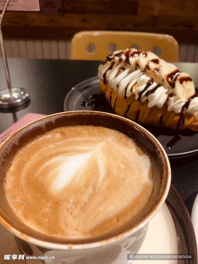 香浓咖啡搭配美味甜点