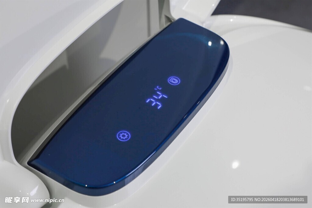 智能马桶触控面板特写