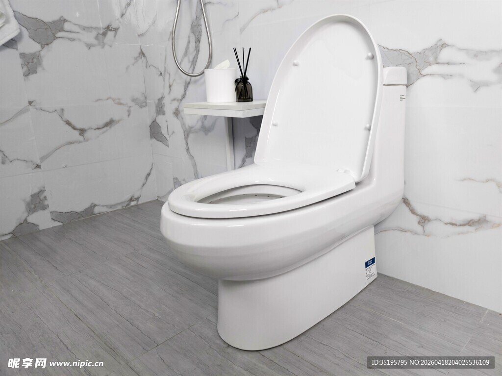 现代简约风格白色智能马桶