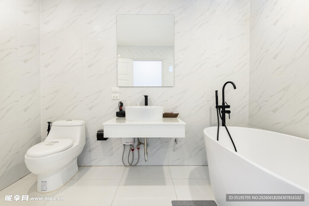 简约现代风格的白色浴室