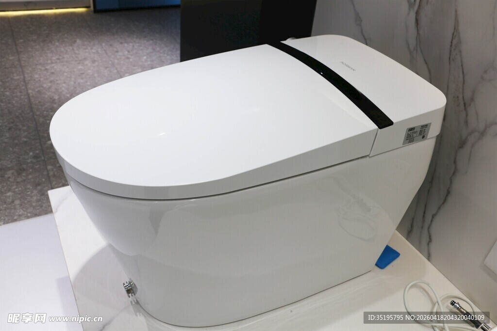 智能白色马桶展示
