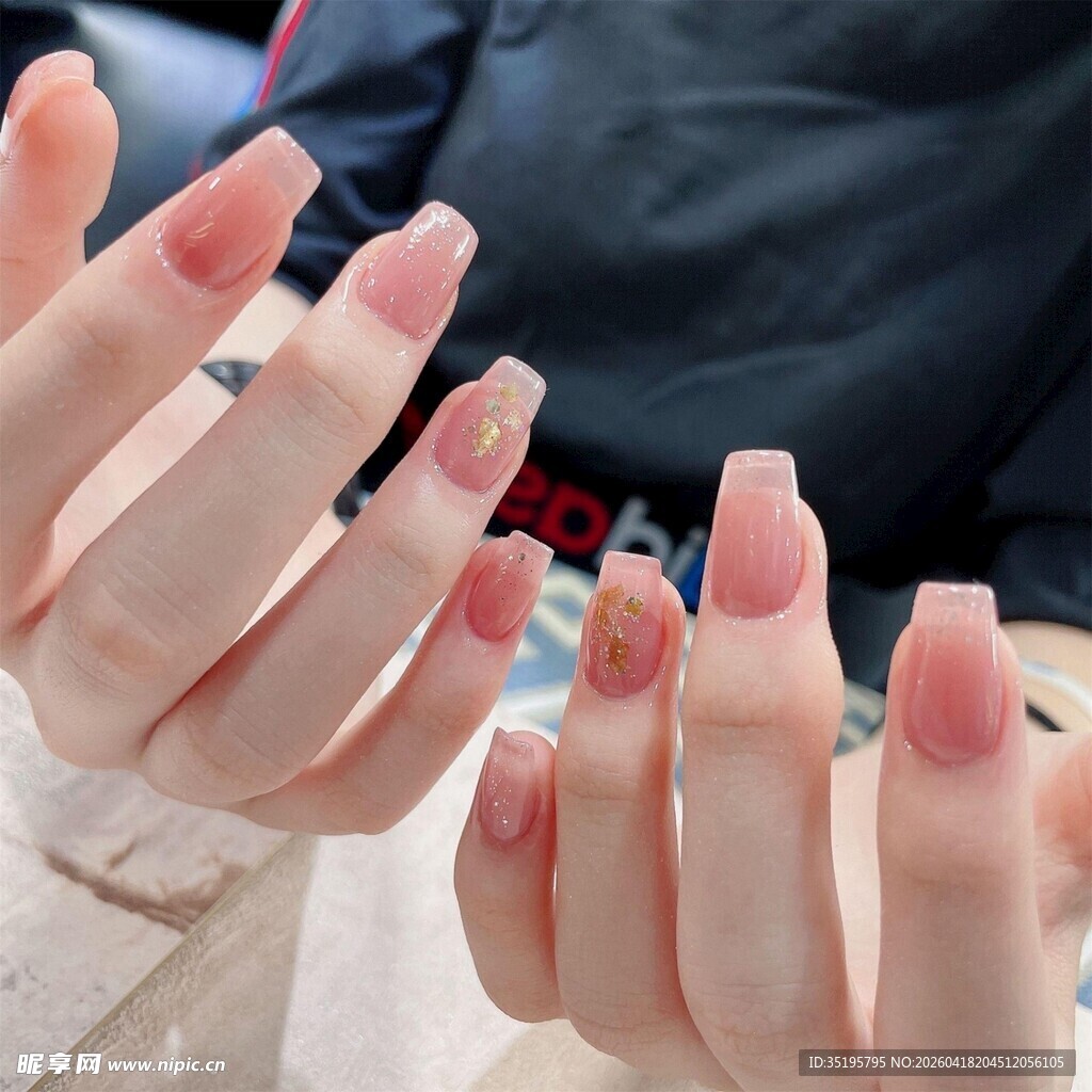 精致粉色美甲展示