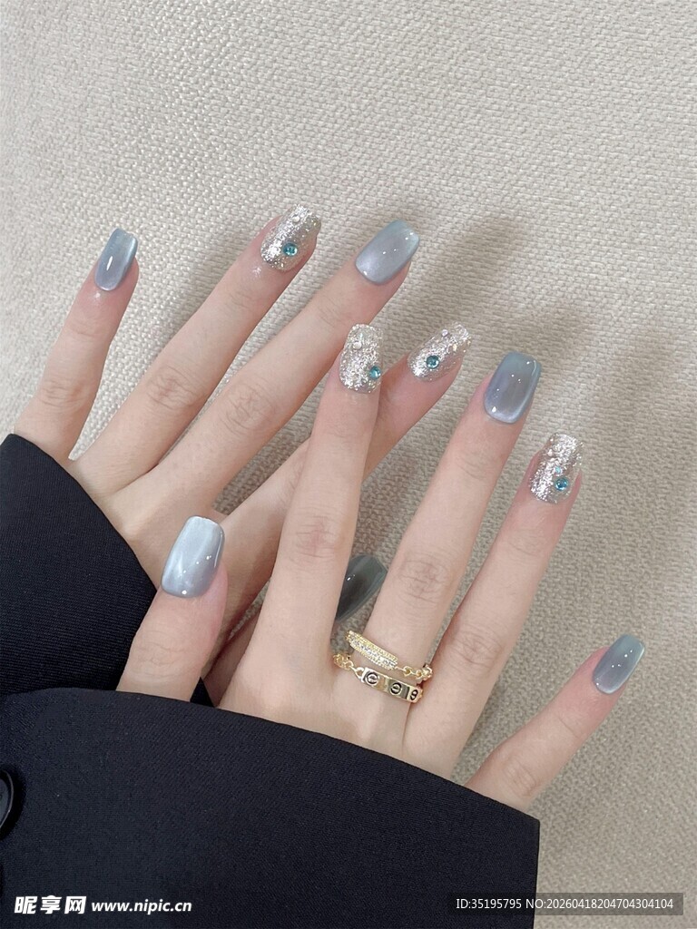 闪亮银蓝美甲展示