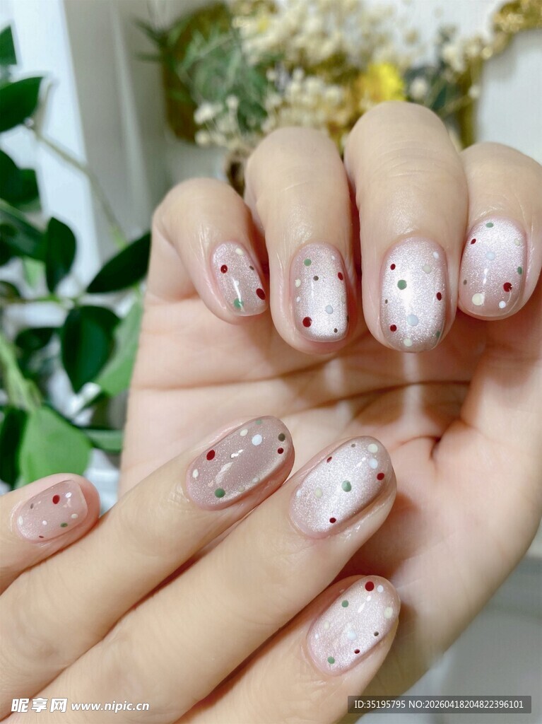 精致粉色系美甲展示