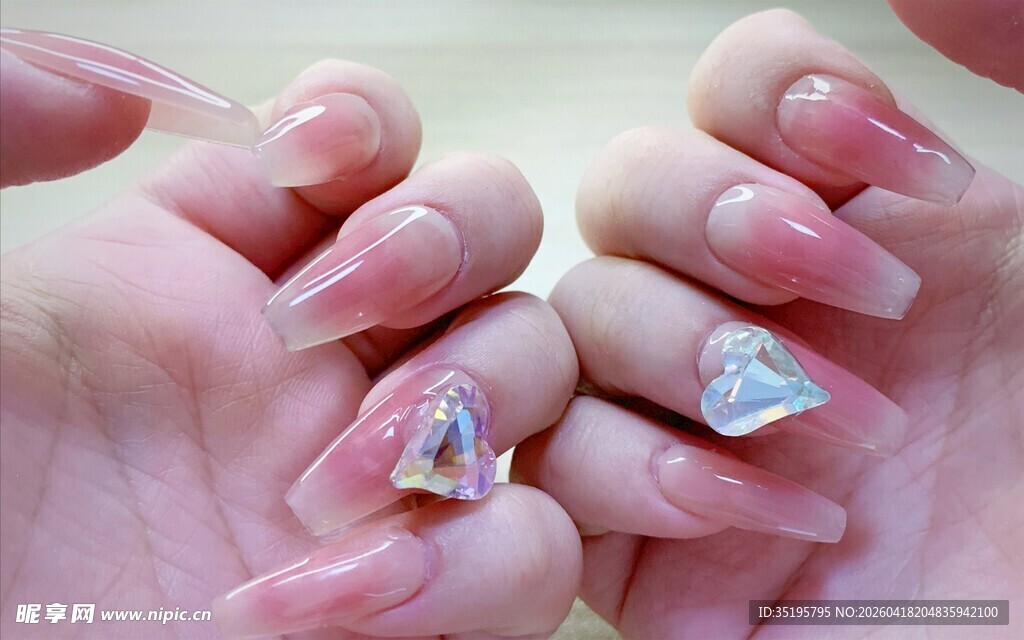 精致闪亮美甲展示