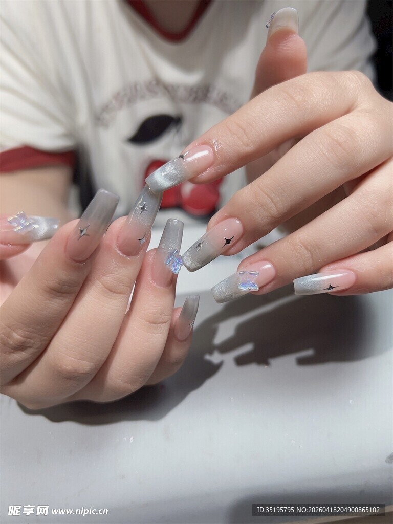 美甲手部特写展示