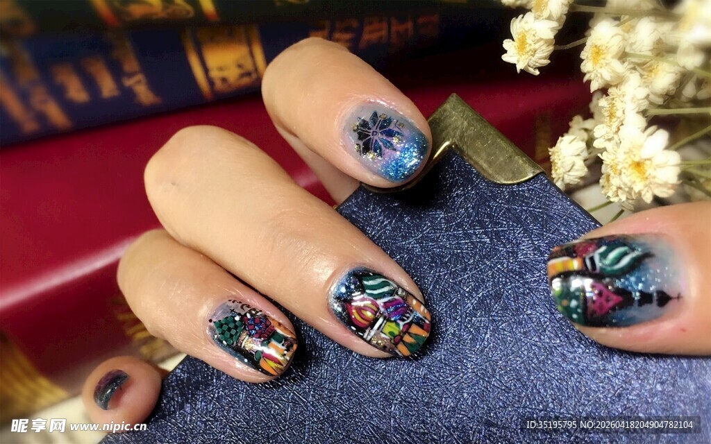 多彩创意美甲艺术展示