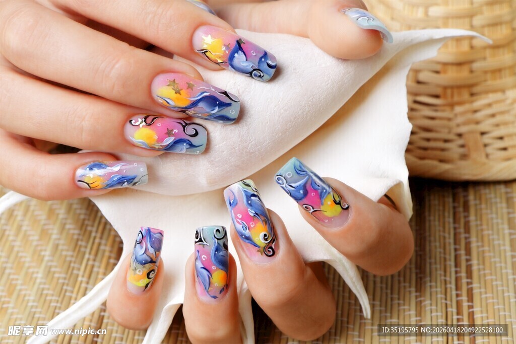 多彩创意美甲艺术展示