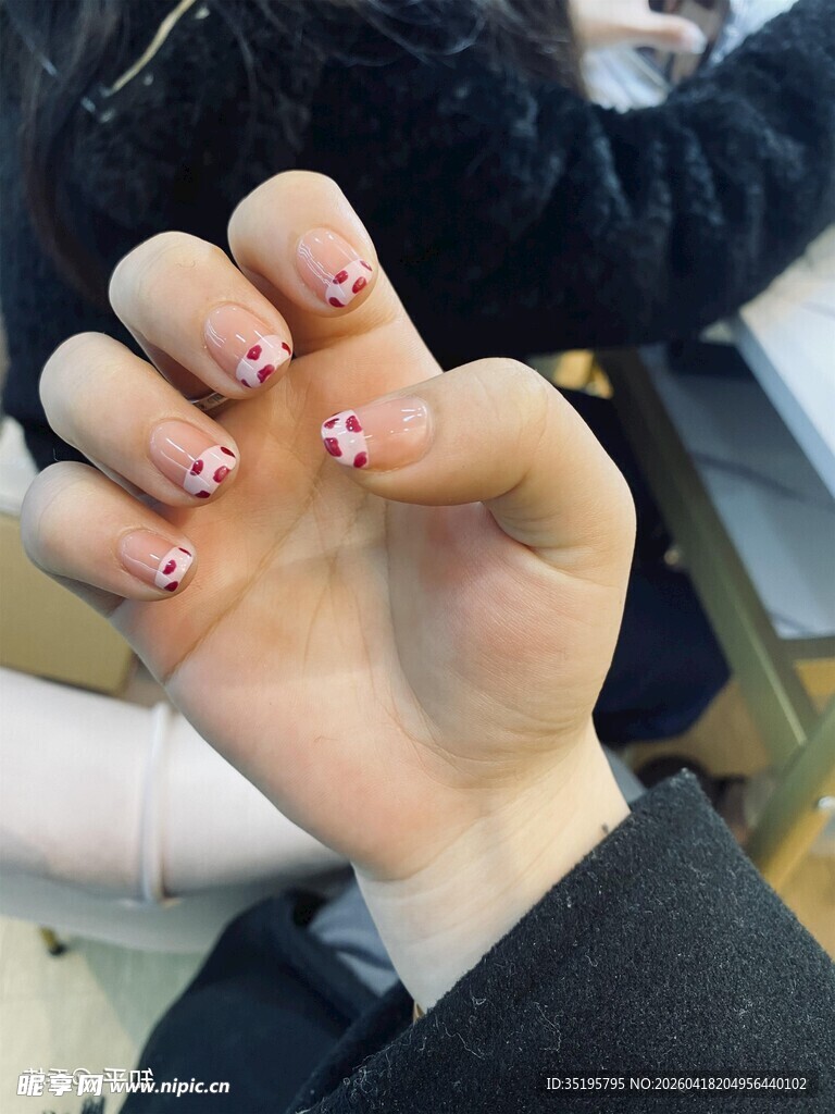 粉色花朵美甲展示