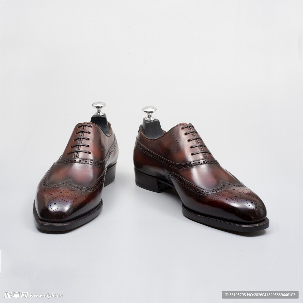 棕色系带皮鞋展示
