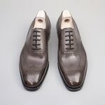 精致银灰色系带皮鞋