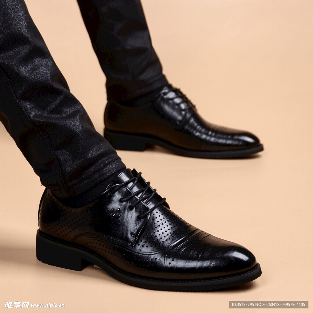 男士黑色系带皮鞋展示