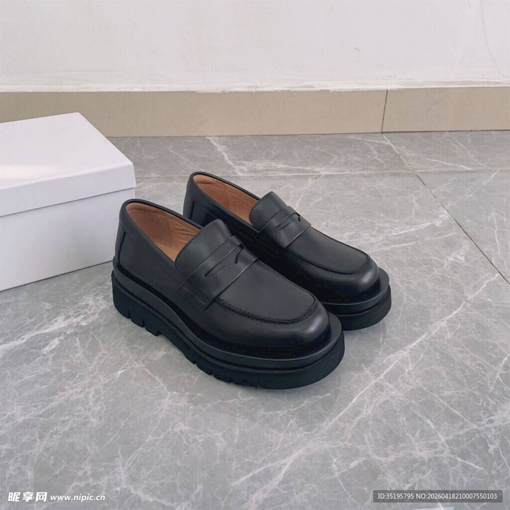 黑色厚底乐福鞋展示