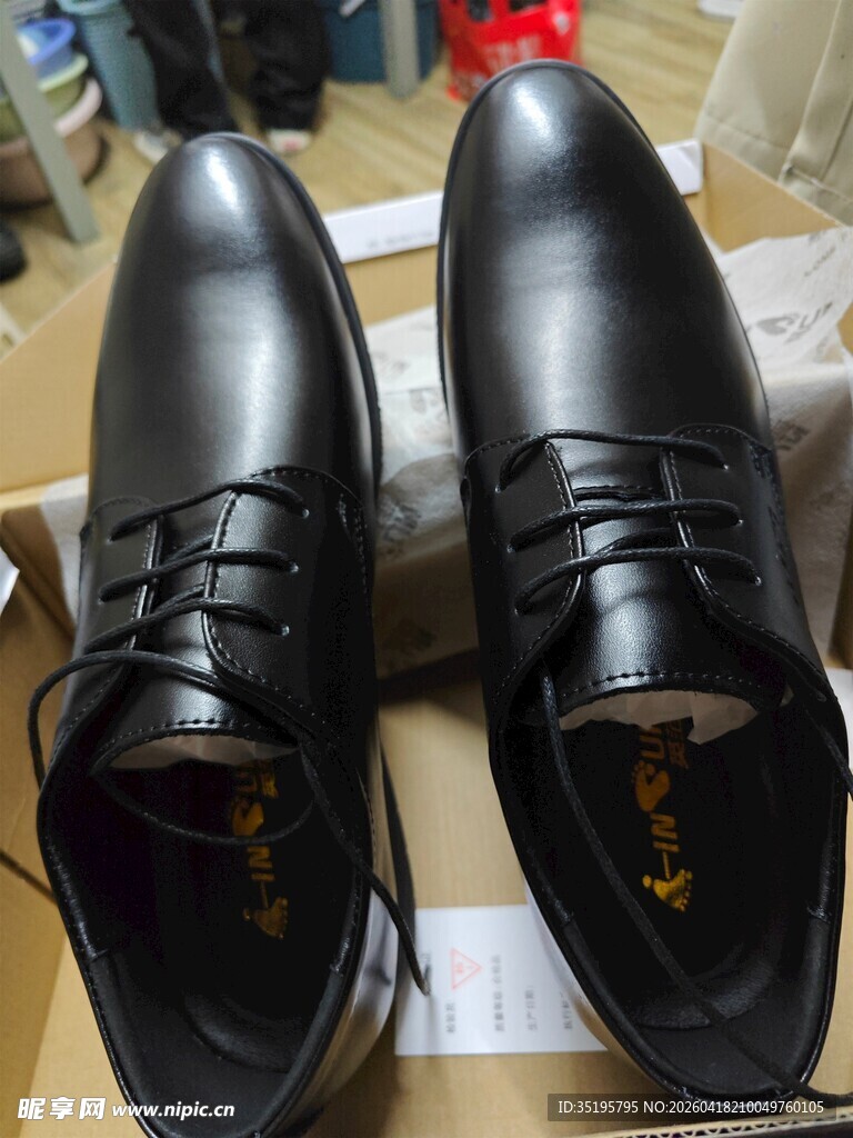 黑色系带男士正装皮鞋