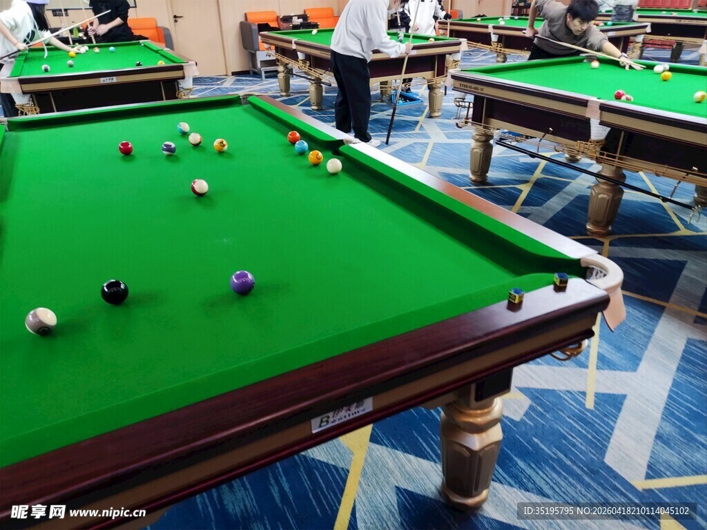 室内台球桌场景